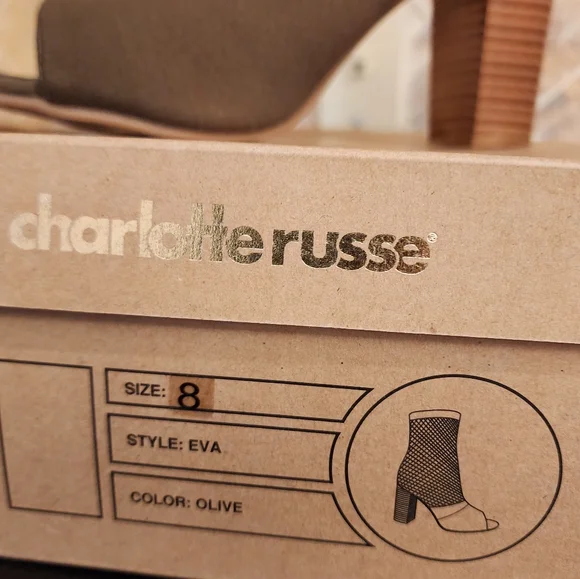 Boots - Picture 5 of 5